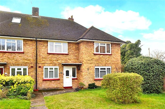2 Bedroom Flat For Sale In Beaconsfield Road, Epsom, Surrey, KT18