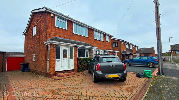 3 Bedroom Property To Rent In Broadstone Avenue, Halesowen B63