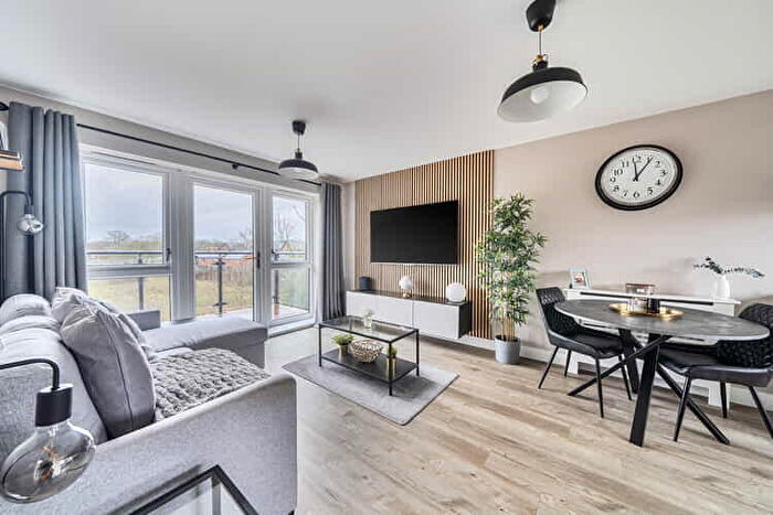 2 Bedroom Flat For Sale In Teal Court, Reading, Berkshire, RG2