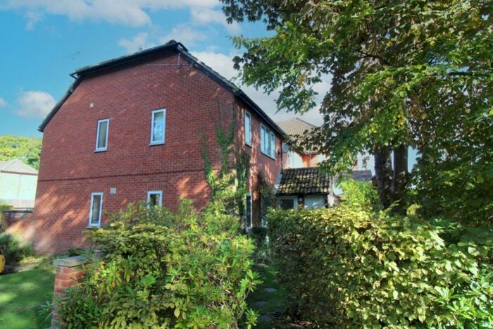 1 Bedroom Ground Flat To Rent In Vesey Close, Farnborough, Hampshire, GU14