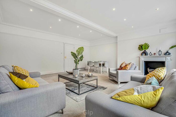 3 Bedroom Flat To Rent In Wimpole Street, London G, W1