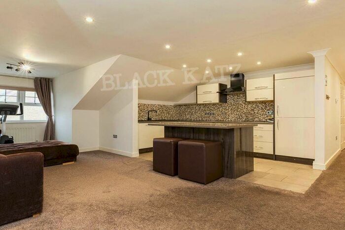 1 Bedroom Flat To Rent In Osier Crescent, N10