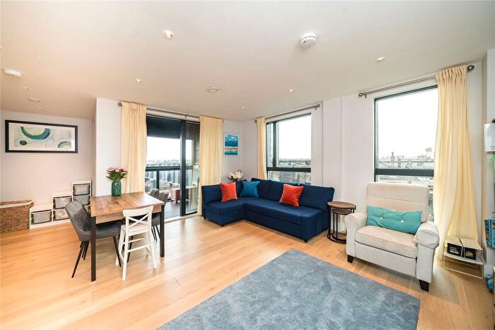 2 Bedroom Flat For Sale In Gladstone Terrace, Nine Elms, SW8