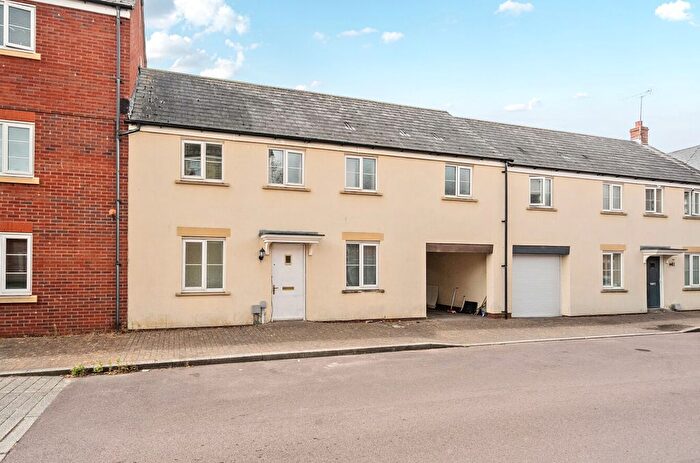 4 Bedroom Terraced House For Sale In Fitwell Road, Redhouse, Swindon, SN25