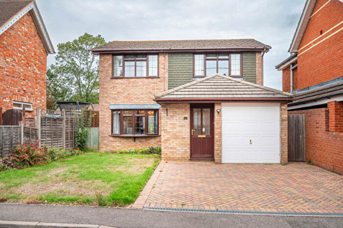 3 Bedroom Detached House For Sale In The Square, Reading, RG7