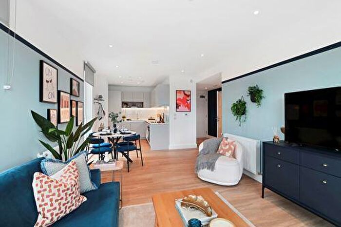 1 Bedroom Apartment For Sale In Henley Cross, Kidbrooke, London, SE3