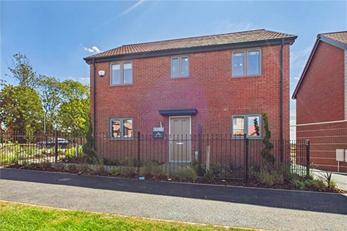 4 Bedroom Detached House For Sale In Lowther Place, Kettering, Northamptonshire, NN16