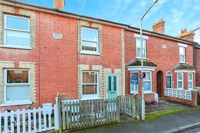 2 Bedroom Semi Detached House For Sale In Houselands Road, Tonbridge, Kent, TN9