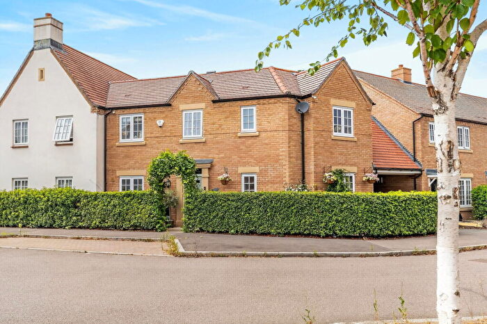 3 Bedroom Semi Detached House For Sale In Oatlands Drive, Wixams, MK45
