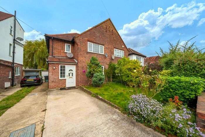 3 Bedroom Semi-Detached House To Rent In Clarence Avenue, New Malden, KT3