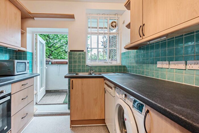 2 Bedroom Apartment To Rent In Tamar House, Kennington Lane, SE11