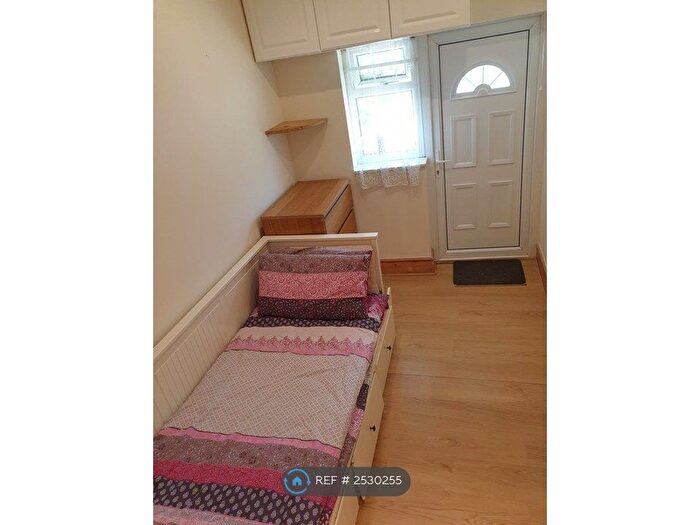 Studio To Rent In Neeld Crescent, London, NW4
