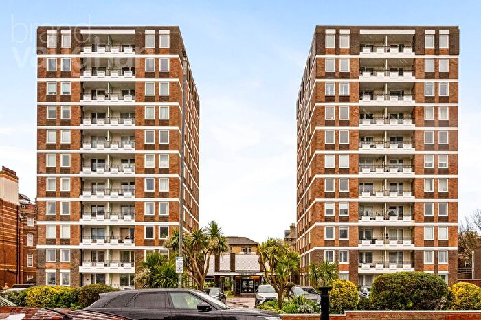 3 Bedroom Flat For Sale In Grand Avenue, Hove, BN3