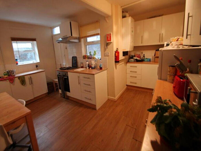 8 Bedroom House To Rent In Regent Park Terrace, Leeds, LS6