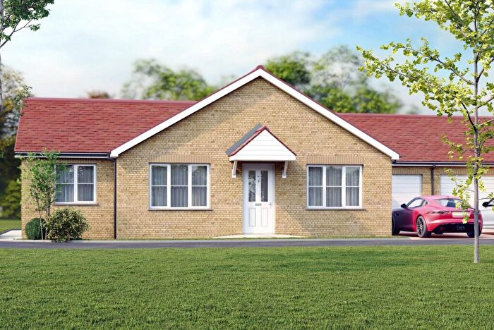 3 Bedroom Bungalow For Sale In Broadweavers Close, Wincanton, Somerset, BA9