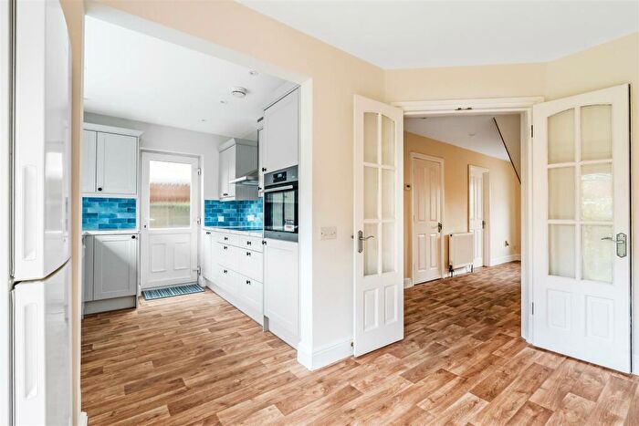 4 Bedroom Detached House For Sale In Poplar Road, Leatherhead, KT22