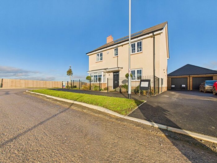 4 Bedroom Detached House For Sale In New Hall Crescent, Great Haddon, PE7