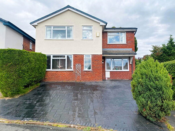 4 Bedroom Detached House For Sale In Epping Close, Chadderton, Oldham, OL9