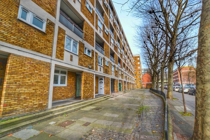 3 Bedroom Maisonette To Rent In Cambridge Heath Road, London, E1