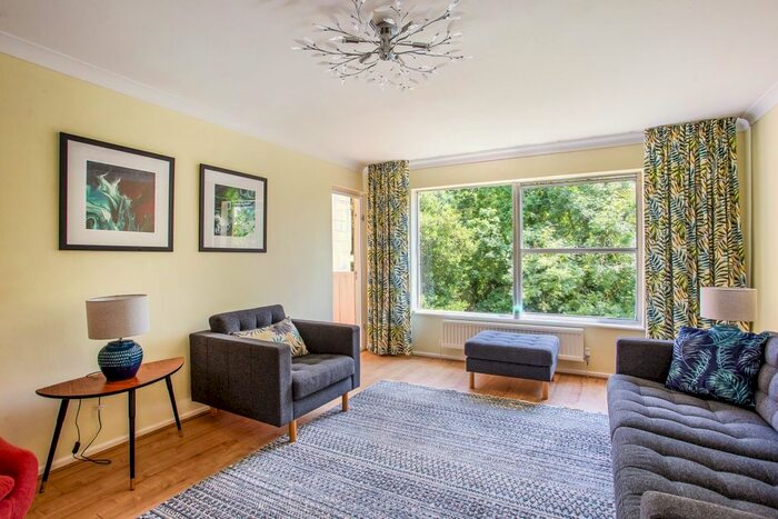 3 Bedroom Flat To Rent In Weston Park West, Bath, BA1