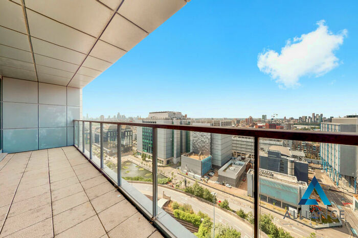 3 Bedroom Apartment To Rent In Neutron Tower, Blackwall Way, London, E14