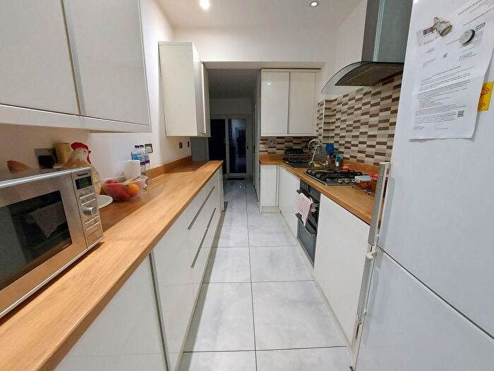 4 Bedroom Terraced House To Rent In Roll Gardens, Ilford, IG2