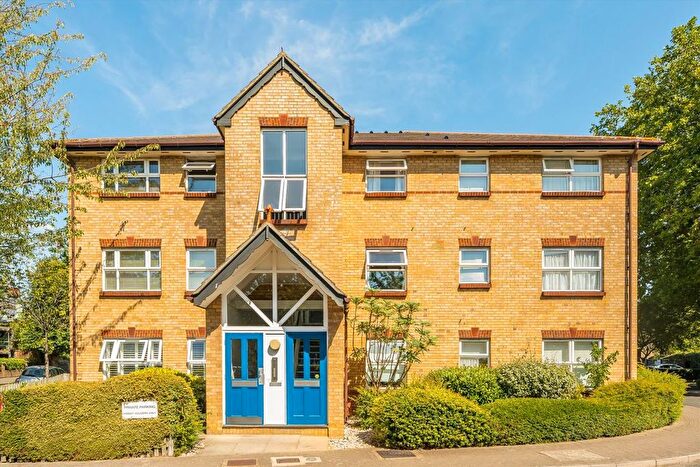 2 Bedroom Flat To Rent In Monmouth Close, Chiswick, W4