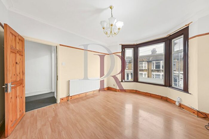 2 Bedroom Flat For Sale In Francis Road, Leyton, E10