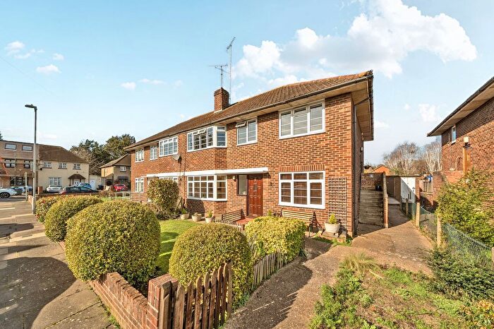 2 Bedroom Flat For Sale In Wilmer Close, Kingston Upon Thames, KT2