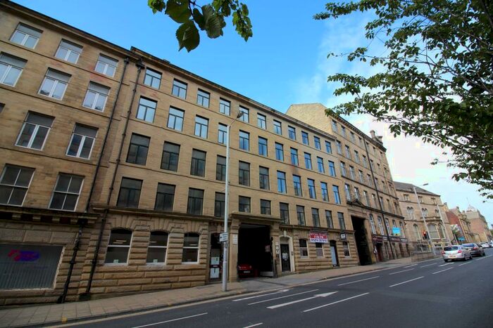 Studio To Rent In Hennymoor House, - Manor Row, Bradford, BD1
