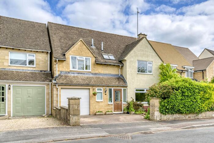 5 Bedroom Semi-Detached House For Sale In Cotswold Close, Cirencester, GL7