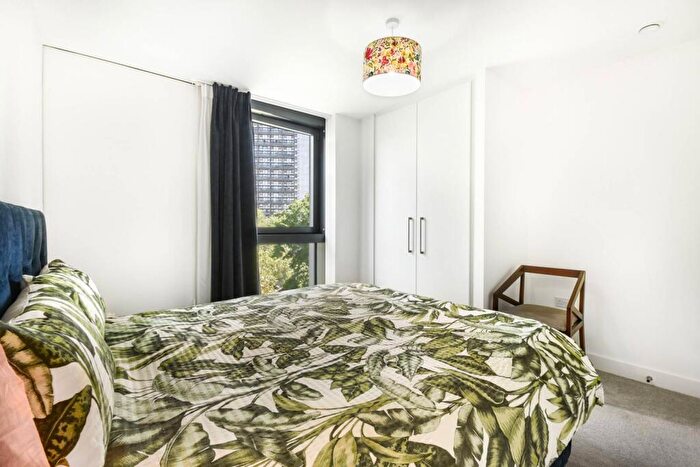 1 Bedroom Flat To Rent In Churchyard Row, Elephant And Castle, London, SE11