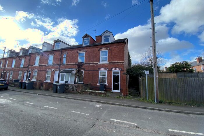 3 Bedroom Semi-Detached House To Rent In City Road, Beeston, NG9