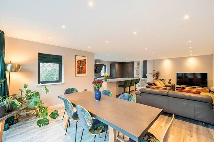 4 Bedroom Detached House For Sale In Troy Road, Horsforth, Leeds, LS18