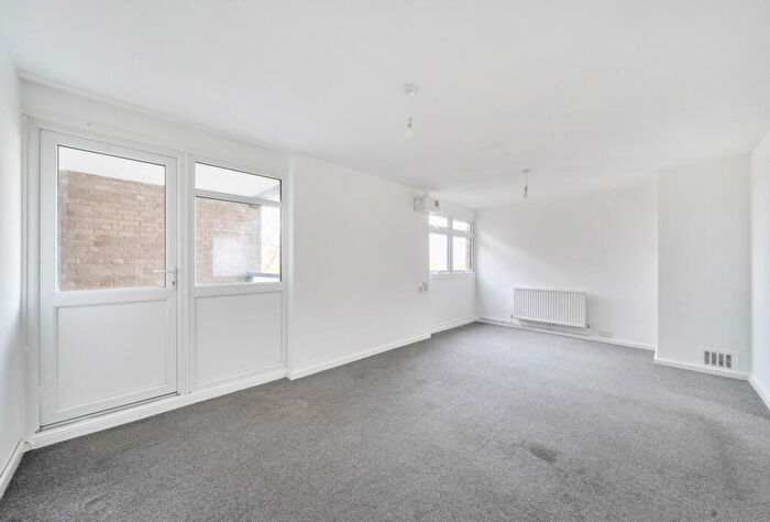 2 Bedroom Apartment For Sale In Woodcote Road, Wallington, SM6
