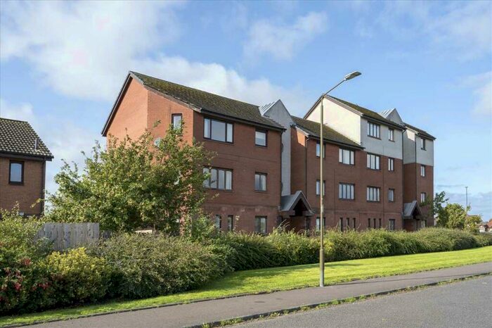 2 Bedroom Apartment To Rent In Longdales Avenue, FK2