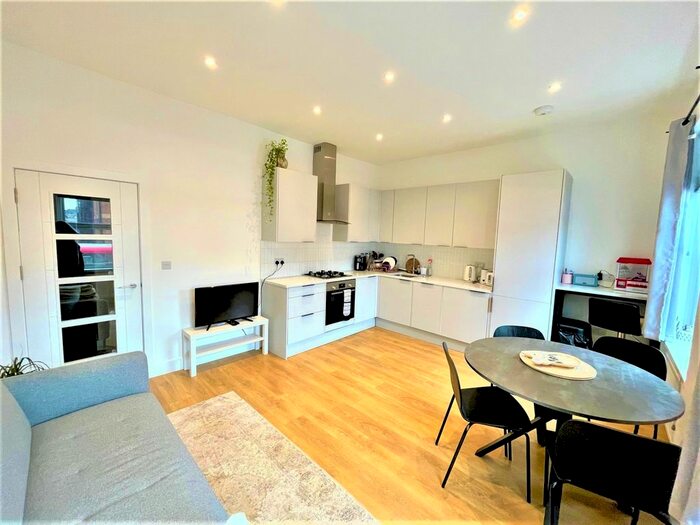 2 Bedroom Flat To Rent In Mitcham Road, Tooting Broadway, London, SW17