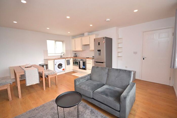 2 Bedroom Flat To Rent In Capital Point, Temple Place, Reading, RG1