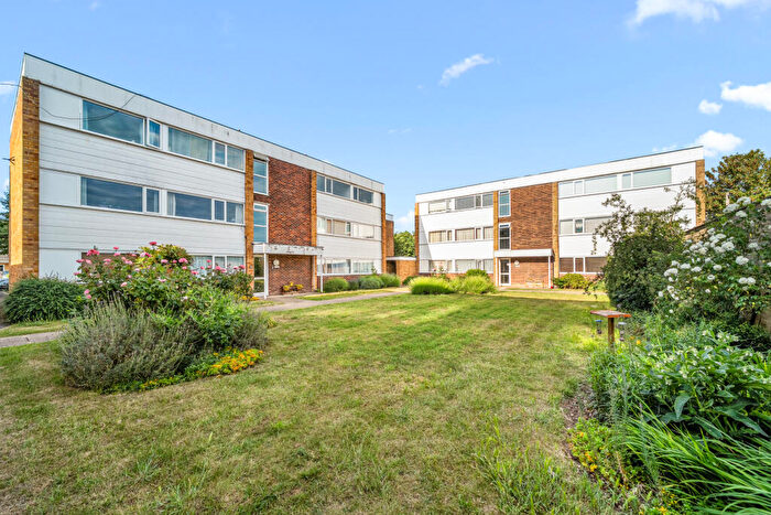 2 Bedroom Flat For Sale In Hazelbank Court, Chertsey, Surrey, KT16