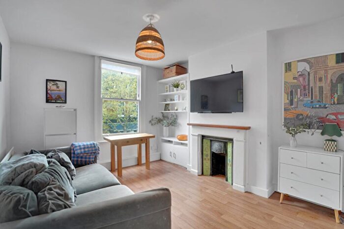 2 Bedroom Flat For Sale In Grove Vale, East Dulwich, London, SE22
