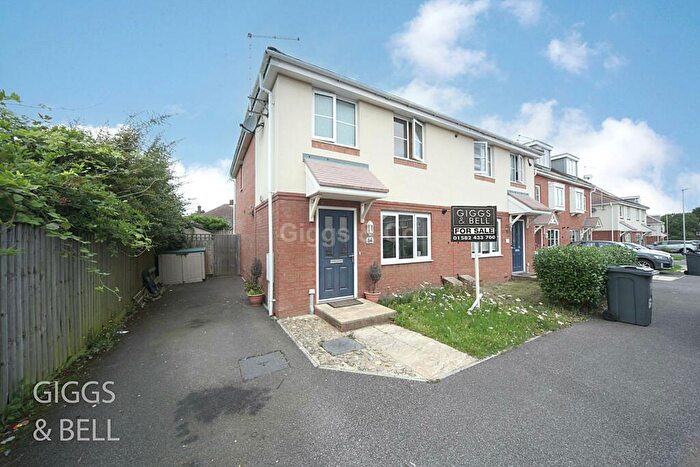 3 Bedroom Semi-Detached House To Rent In Verde Close, Luton, LU2