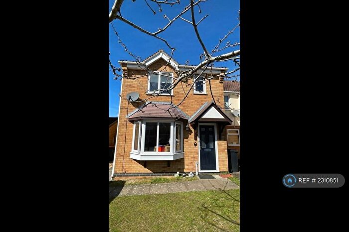 3 Bedroom Semi Detached House To Rent In Troon Gardens, Luton, LU2