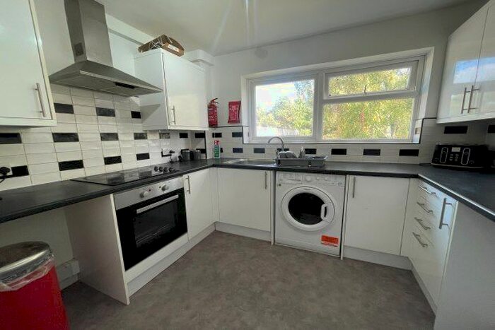 3 Bedroom Flat To Rent In The Parkway, Southampton, SO16