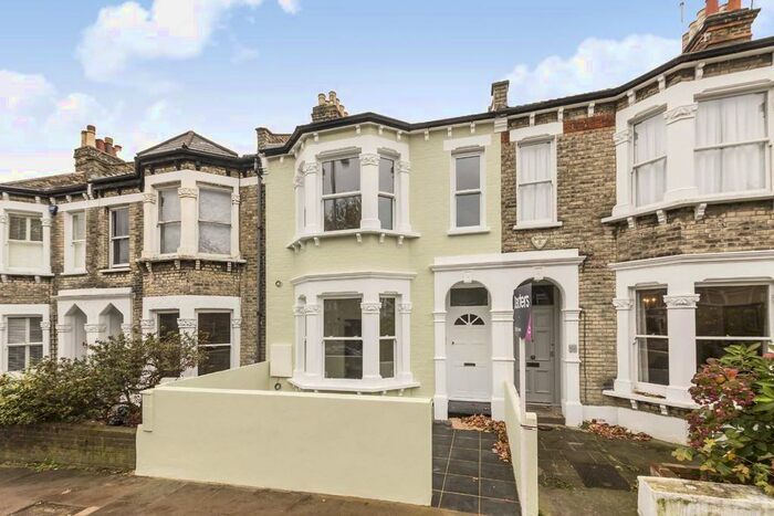 3 Bedroom Flat To Rent In Oakhill Road, London, SW15
