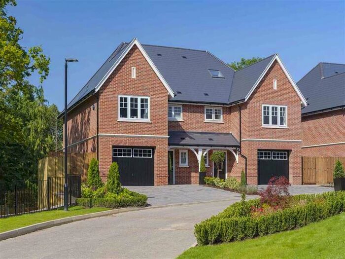 4 Bedroom SemiDetached House For Sale In St Edwards Gate, Cuffley Hill