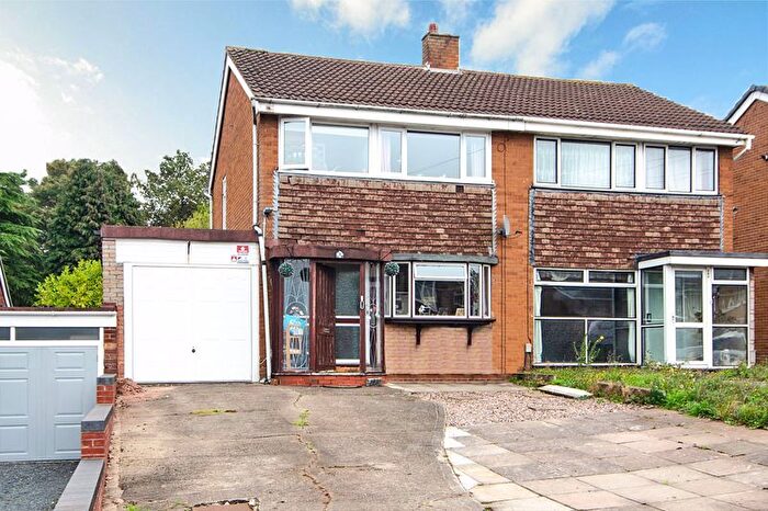 3 Bedroom Semi-detached House For Sale In Chase Road, Burntwood, WS7