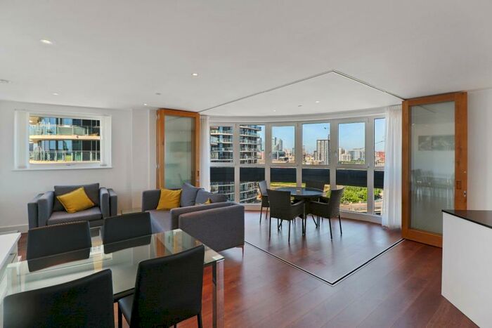 2 Bedroom Apartment To Rent In Gateway Tower, Western Gateway, London, E16