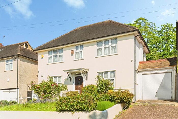 4 Bedroom Detached House For Sale In Rookwood Avenue, Wallington, SM6