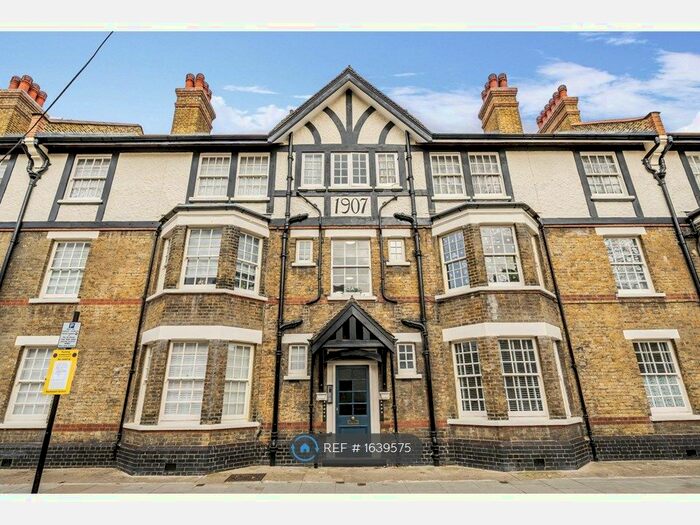 3 Bedroom Flat To Rent In Liverpool Grove, London, SE17