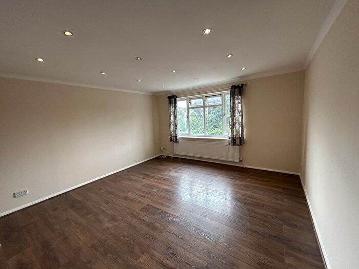 1 Bedroom Flat To Rent In The Chase, Guildford, GU2